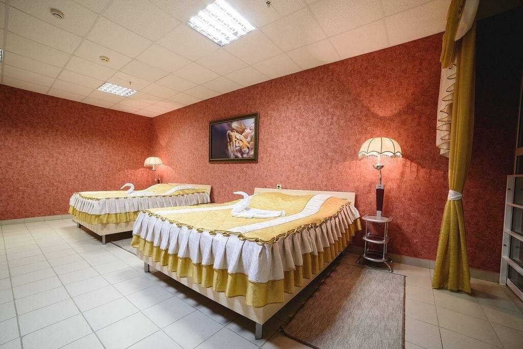 Номер полулюкс с 2 двуспальными кроватями